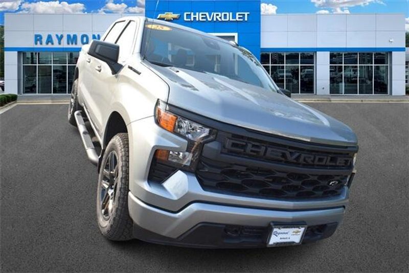 New 2025 Chevrolet Silverado 1500 CustomImage 9