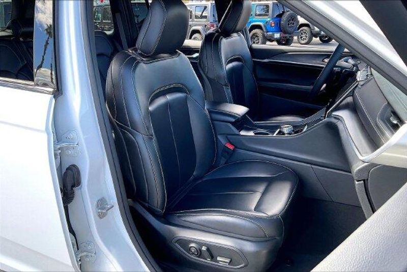 Used 2024 Jeep Grand Cherokee LimitedImage 6