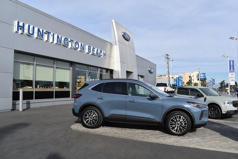 2025 Ford Escape Plug-In Hybrid BaseImage 3