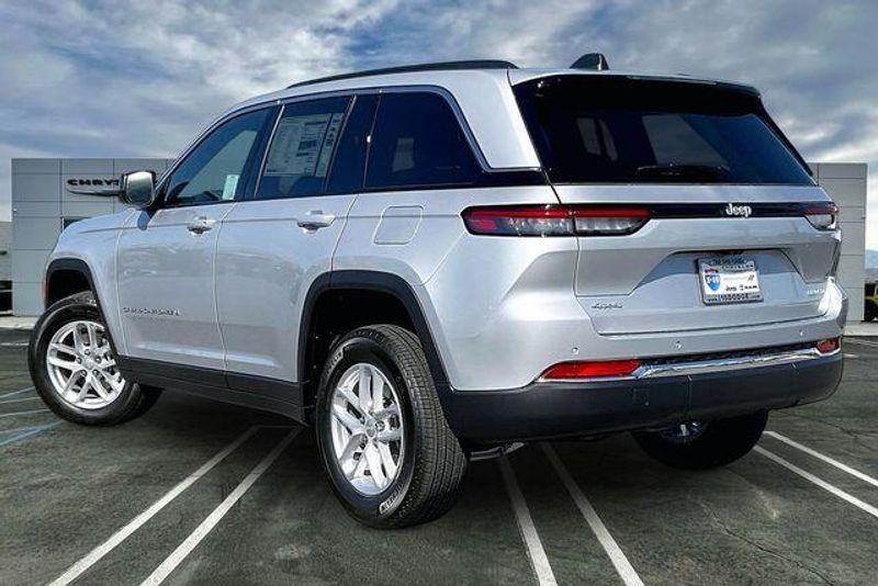 New 2026 Jeep Grand Cherokee Laredo X 4x4Image 2