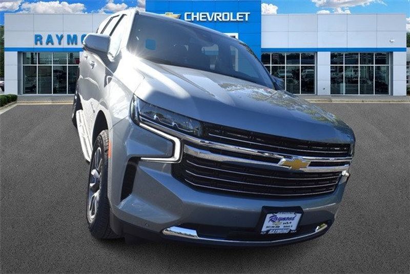 2024 Chevrolet Suburban LTImage 9