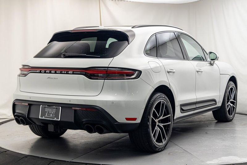 2024 Porsche Macan BaseImage 5