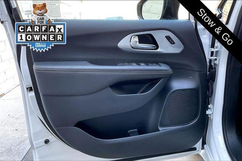 Used 2026 Chrysler Pacifica LimitedImage 22