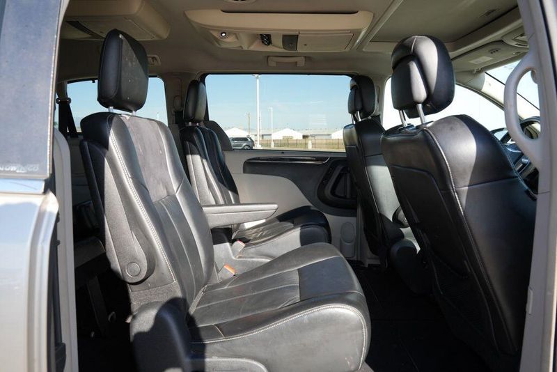 Used 2012 Chrysler Town & Country LimitedImage 15