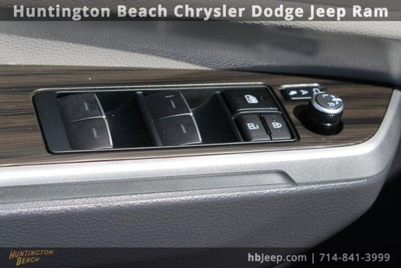 2023 Toyota Sienna LimitedImage 12