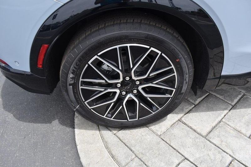 New 2024 Ford Mustang Mach-E PremiumImage 4