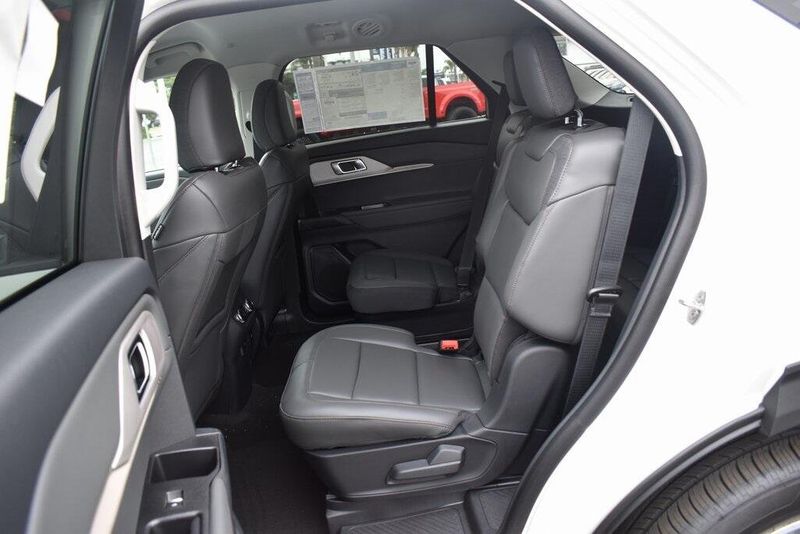 New 2025 Ford Explorer ActiveImage 10