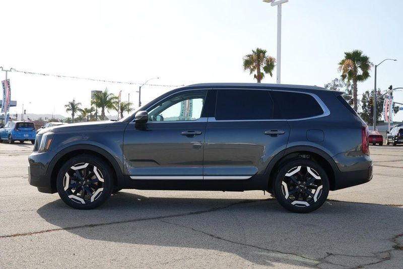 Used 2024 Kia Telluride LXImage 4