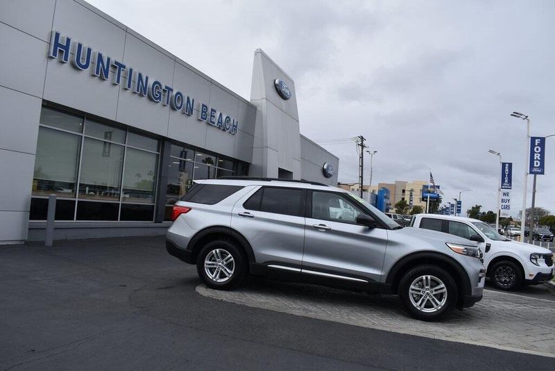 Used 2023 Ford Explorer XLTImage 3