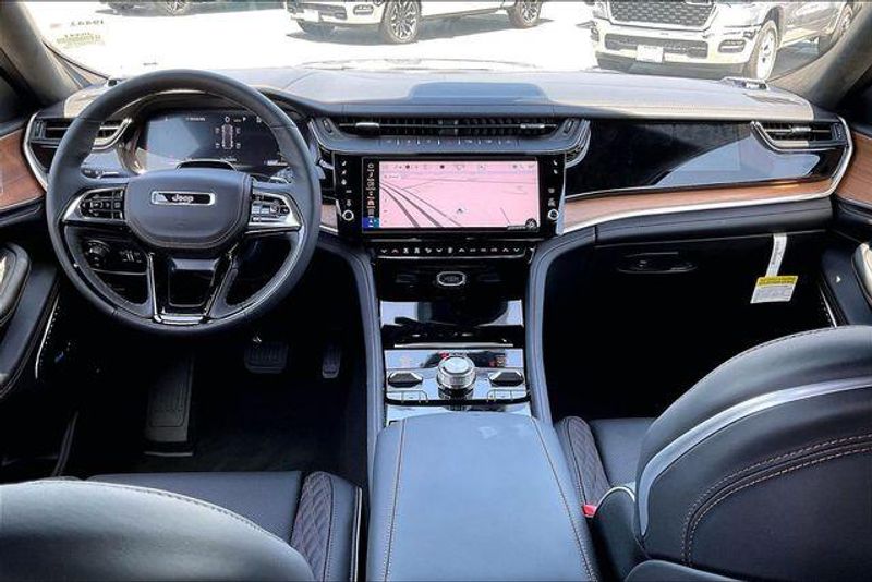 New 2026 Jeep Grand Cherokee SummitImage 4