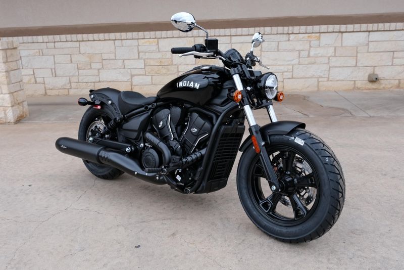 Indian Motorcycle ベスト　チマヨベスト　ネイティブ　ブラック 2025 Indian Motorcycle® Sport Chief Black Smoke | Young