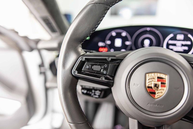 2020 Porsche Taycan Turbo S photo 20