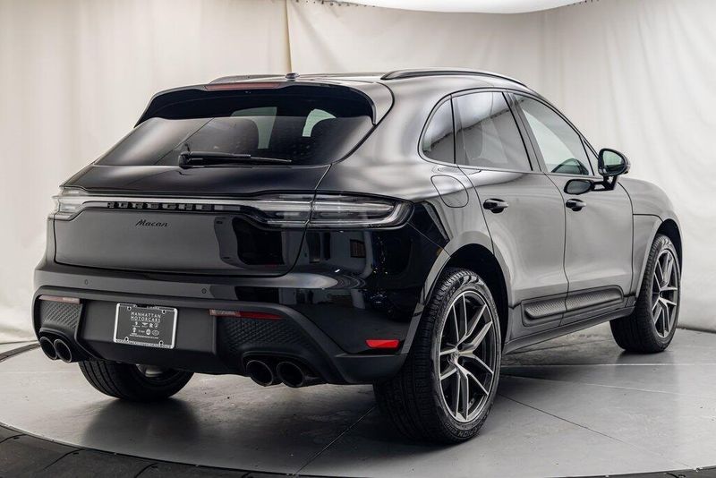 2024 Porsche Macan BaseImage 5