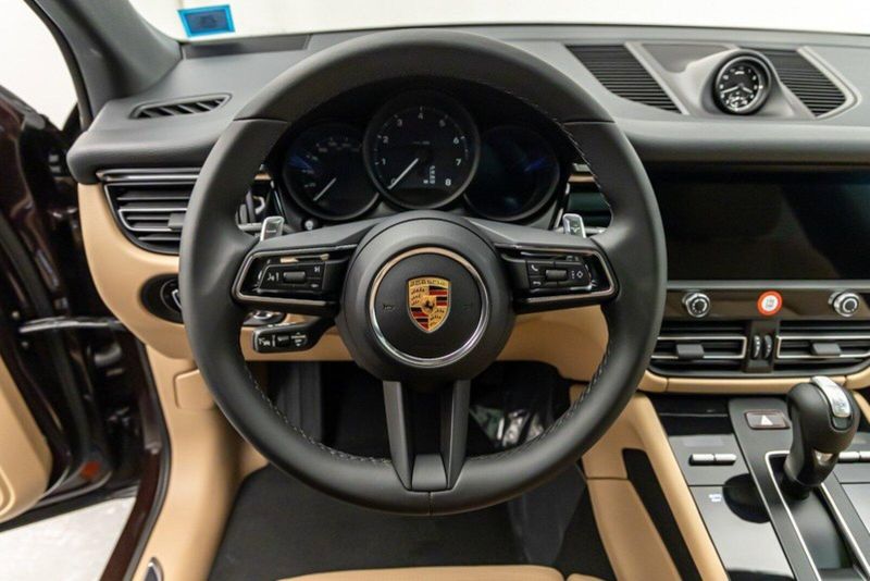 2024 Porsche Macan Image 15