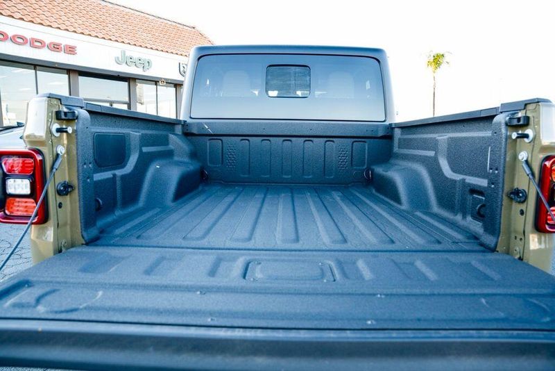 New 2026 Jeep Gladiator Image 15