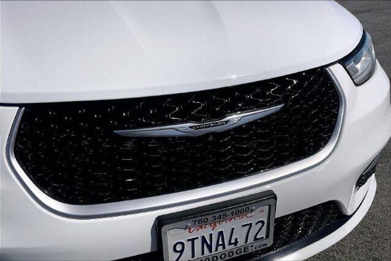 Used 2023 Chrysler Pacifica Hybrid PinnacleImage 30