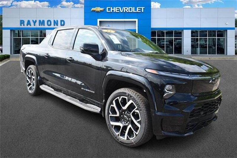 New 2024 Chevrolet Silverado EV RSTImage 10