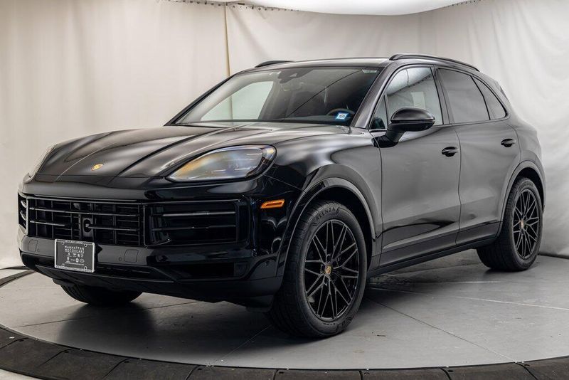 2024 Porsche Cayenne BaseImage 1