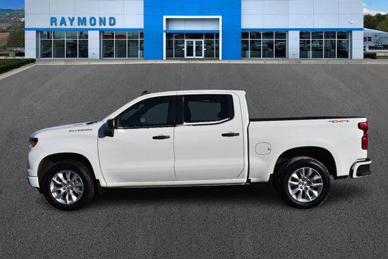 Used 2024 Chevrolet Silverado 1500 CustomImage 7