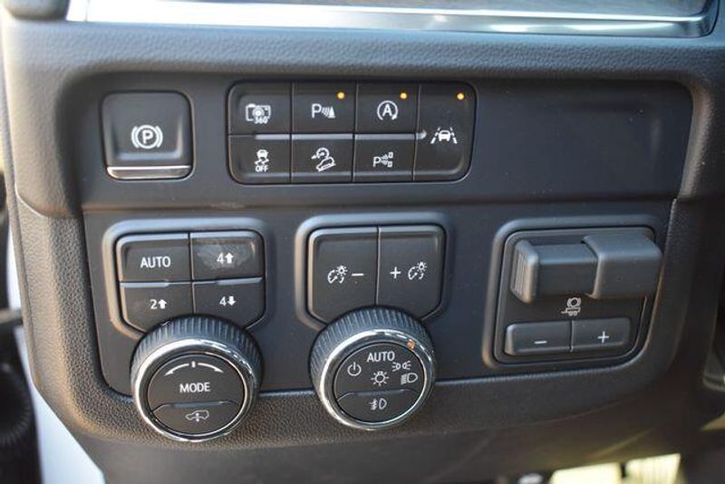 New 2026 Chevrolet Suburban High CountryImage 32