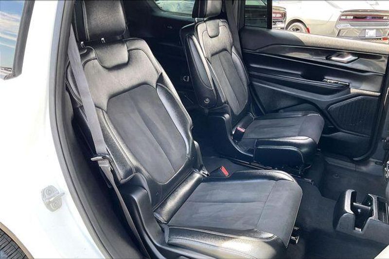 Used 2023 Jeep Grand Cherokee L AltitudeImage 25