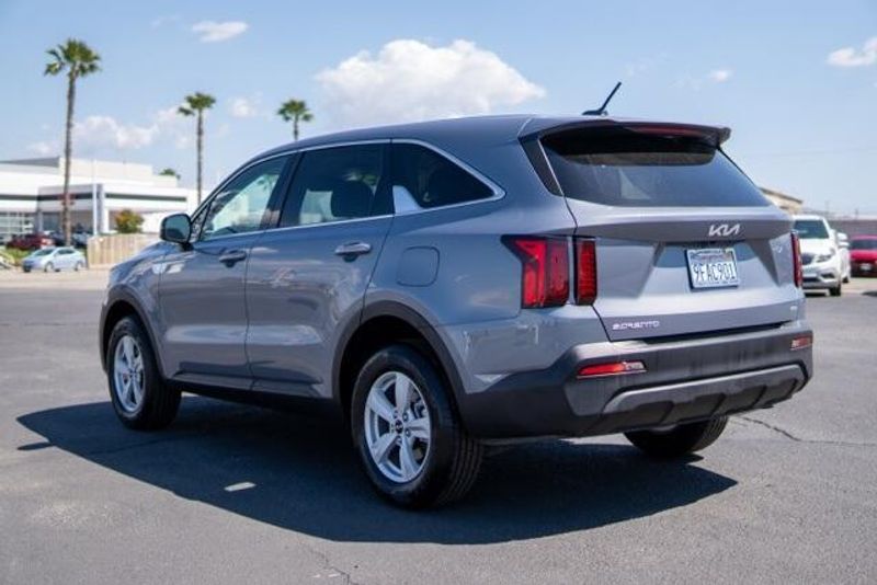 2023 Kia Sorento LXImage 5