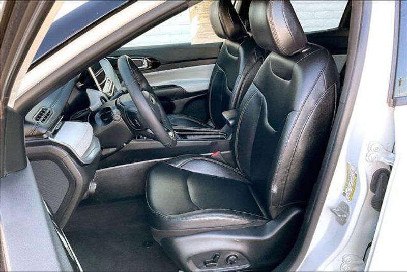 Used 2025 Jeep Compass LimitedImage 24