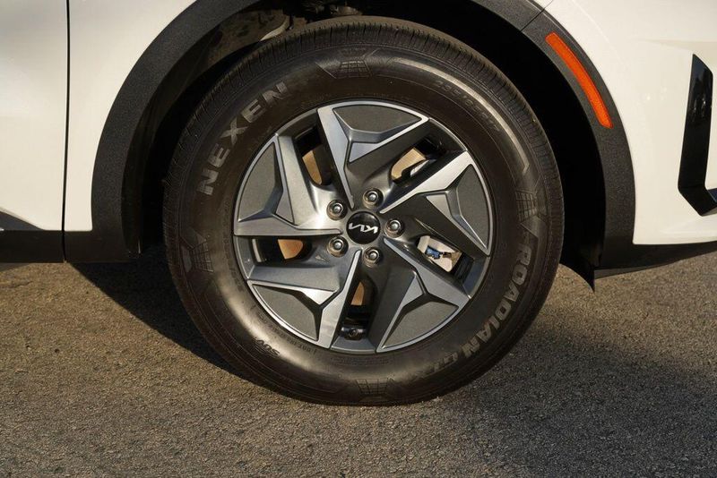 Used 2023 Kia Sorento Hybrid EXImage 9