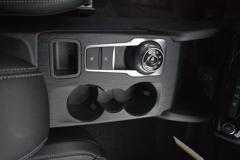 2025 Ford Escape Plug-In Hybrid BaseImage 17