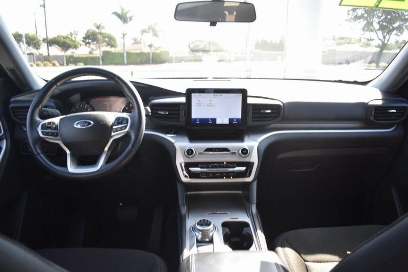 Used 2022 Ford Explorer XLTImage 12