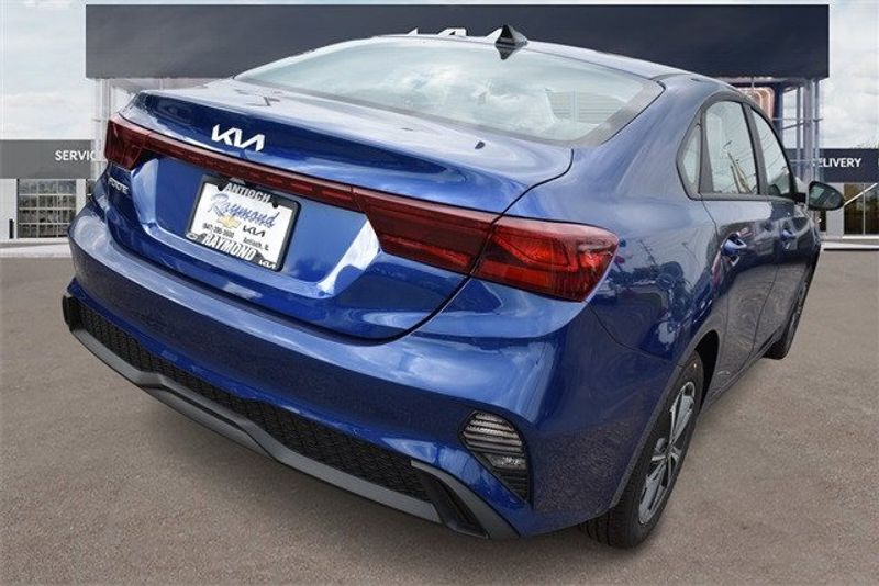 2024 Kia Forte LXSImage 3