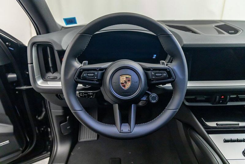 2025 Porsche Cayenne BaseImage 14