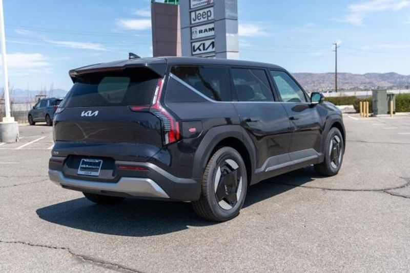 New 2026 Kia EV9 WindImage 7