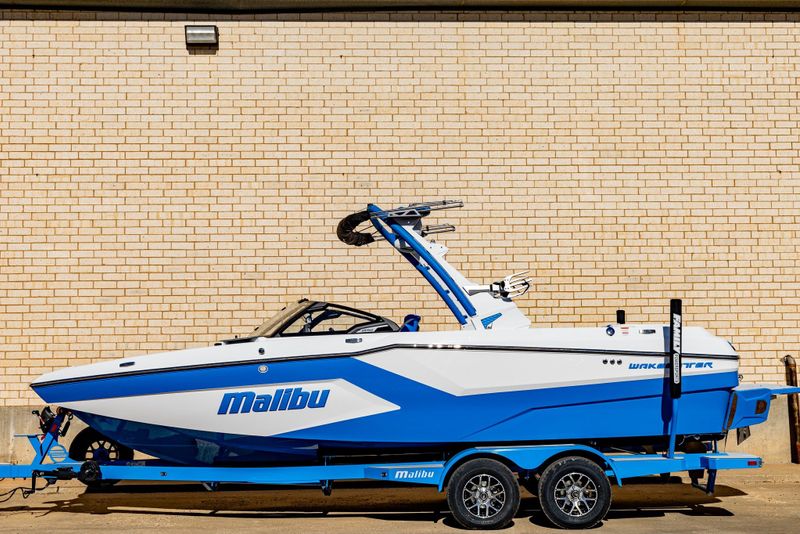 2024 MALIBU 23 MXZ  Family PowerSports (877) 886-1997 familypowersports.com 