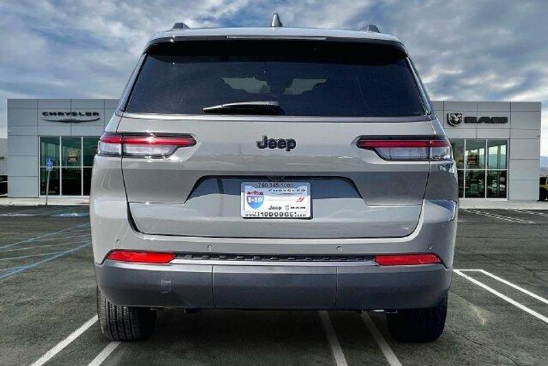 New 2027 Jeep Grand Cherokee L Laredo Altitude 4x2Image 3