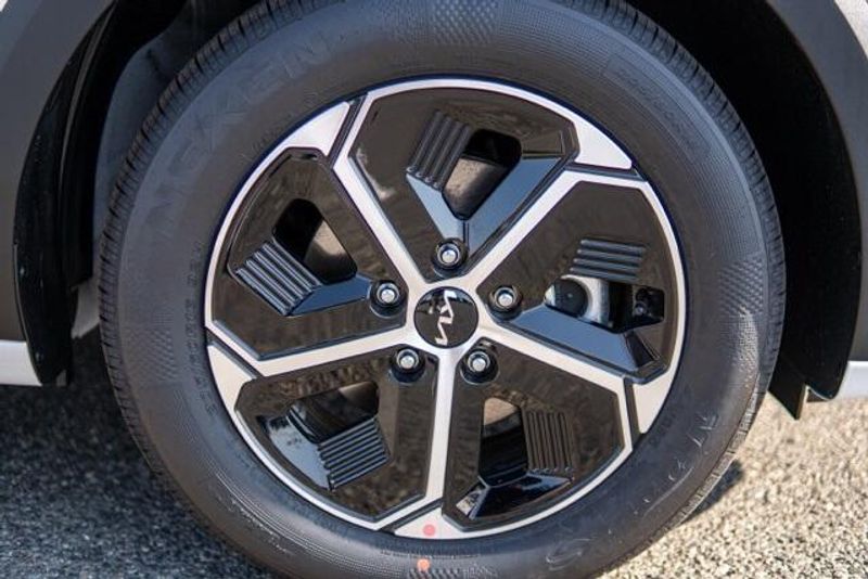 2025 Kia K4 LXSImage 8
