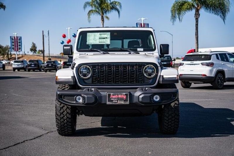New 2025 Jeep Gladiator WillysImage 2