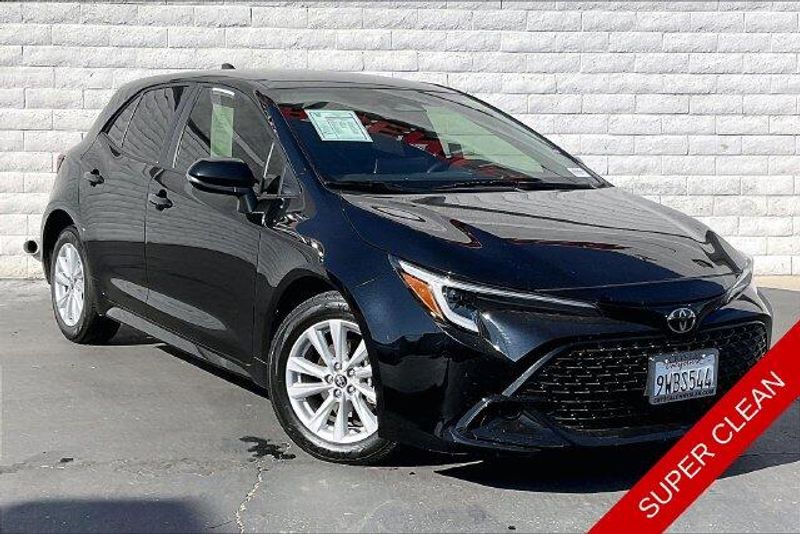 Used 2025 Toyota Corolla Hatchback SEImage 12