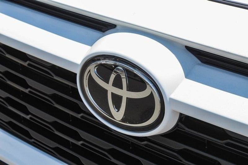 2020 Toyota RAV4 LEImage 14