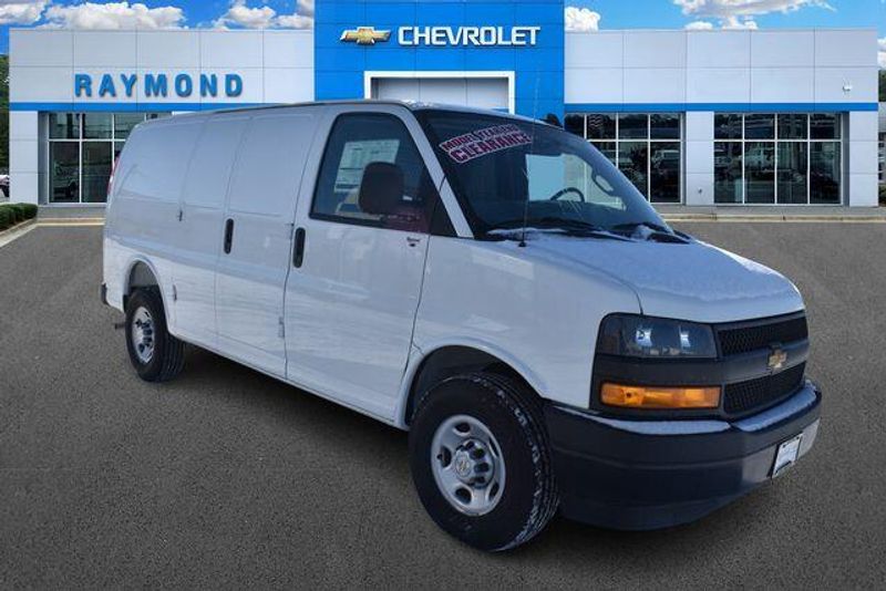 New 2025 Chevrolet Express 2500 Work VanImage 11