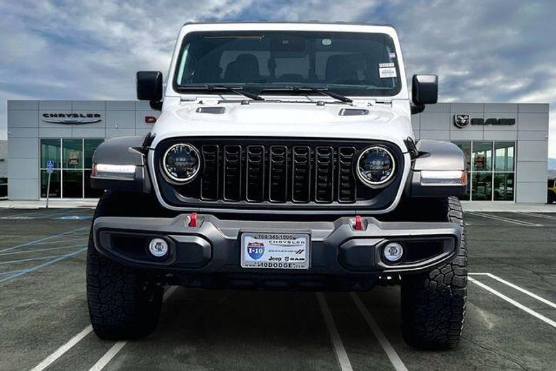Used 2024 Jeep Gladiator RubiconImage 2