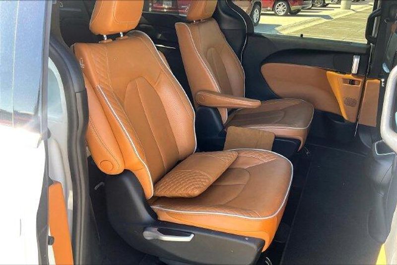 Used 2023 Chrysler Pacifica Hybrid PinnacleImage 26