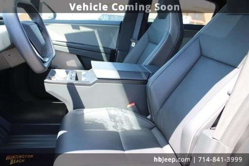 2024 Tesla Cybertruck BaseImage 36