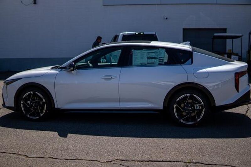 New 2025 Kia K4 GT-LineImage 4