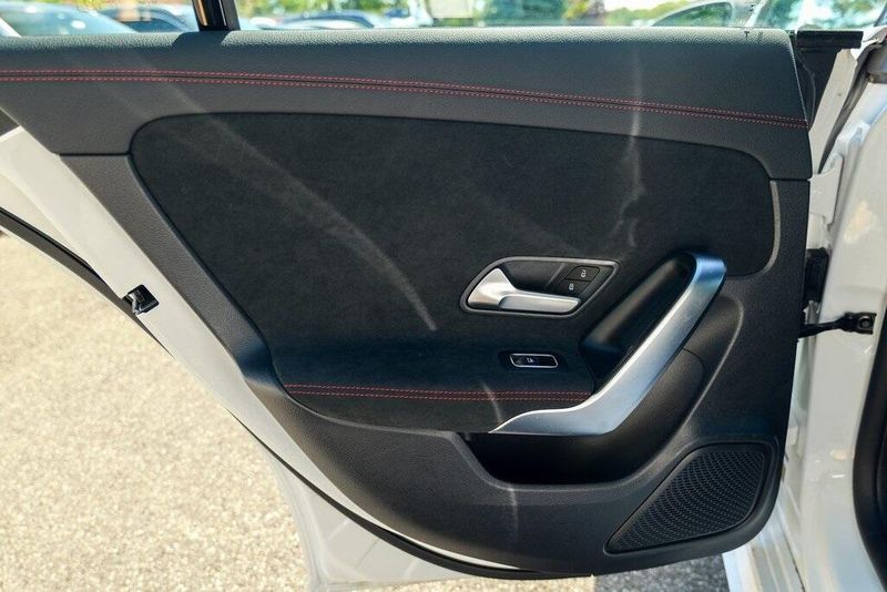 2022 Mercedes Benz CLA 250 photo 22