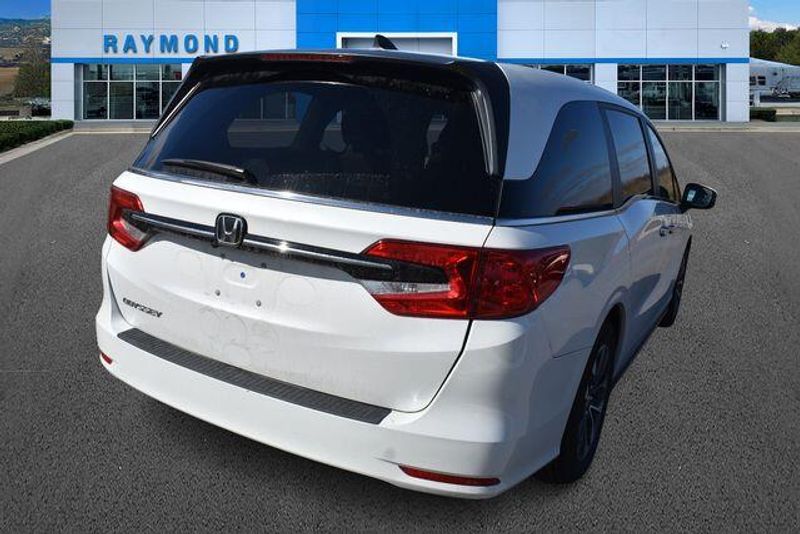 Used 2024 Honda Odyssey EX-LImage 3