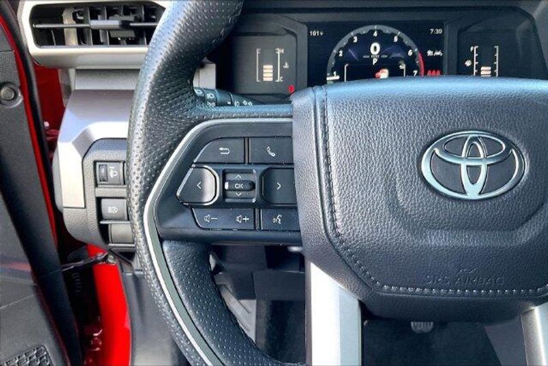 Used 2025 Toyota Tacoma SR5Image 18
