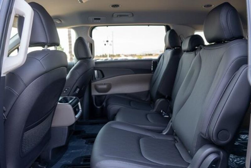 New 2026 Kia Carnival EXImage 12