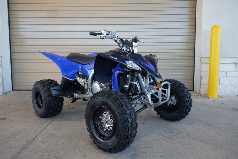 2024 YAMAHA YFZ450R in a BLUE exterior color. Family PowerSports (877) 886-1997 familypowersports.com 