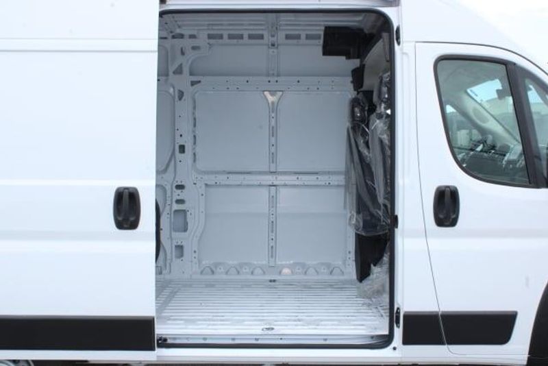 2025 RAM ProMaster 1500 High Roof 136 WBImage 5